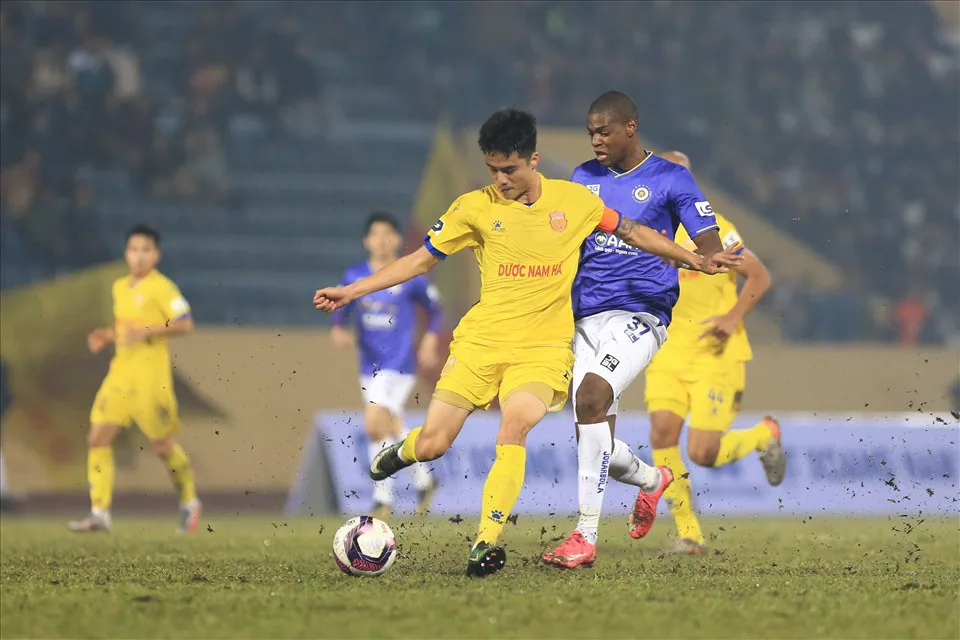 Hôm nay (26/6) V.League 2022 trở lại: CLB Nam Định - CLB Hà Nội - Ảnh 1. Hôm nay (26/6) V.League 2022 trở lại: CLB Nam Định - CLB Hà Nội - Ảnh 1.
