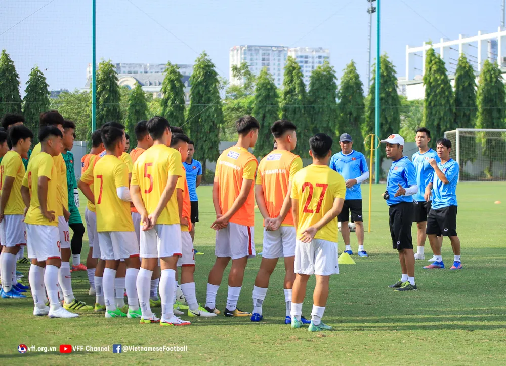 ĐT U19 Việt Nam lên đường sang Indonesia thi đấu Giải vô địch U19 Đông Nam Á 2022 - Ảnh 1. ĐT U19 Việt Nam lên đường sang Indonesia thi đấu Giải vô địch U19 Đông Nam Á 2022 - Ảnh 1.