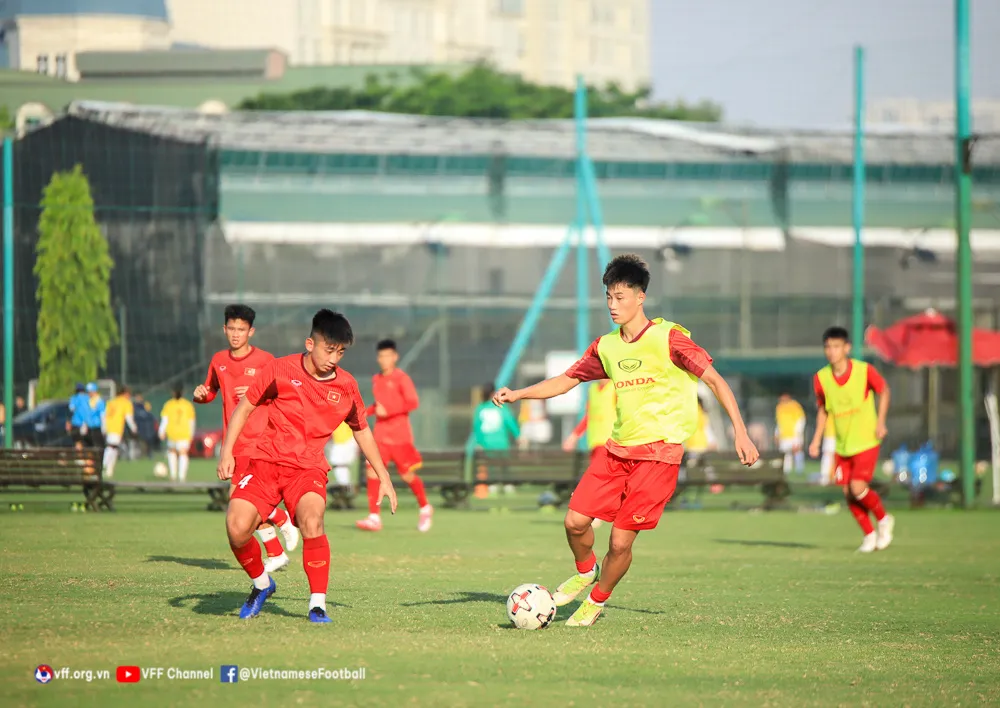 ĐT U19 Việt Nam lên đường sang Indonesia thi đấu Giải vô địch U19 Đông Nam Á 2022 - Ảnh 2. ĐT U19 Việt Nam lên đường sang Indonesia thi đấu Giải vô địch U19 Đông Nam Á 2022 - Ảnh 2.