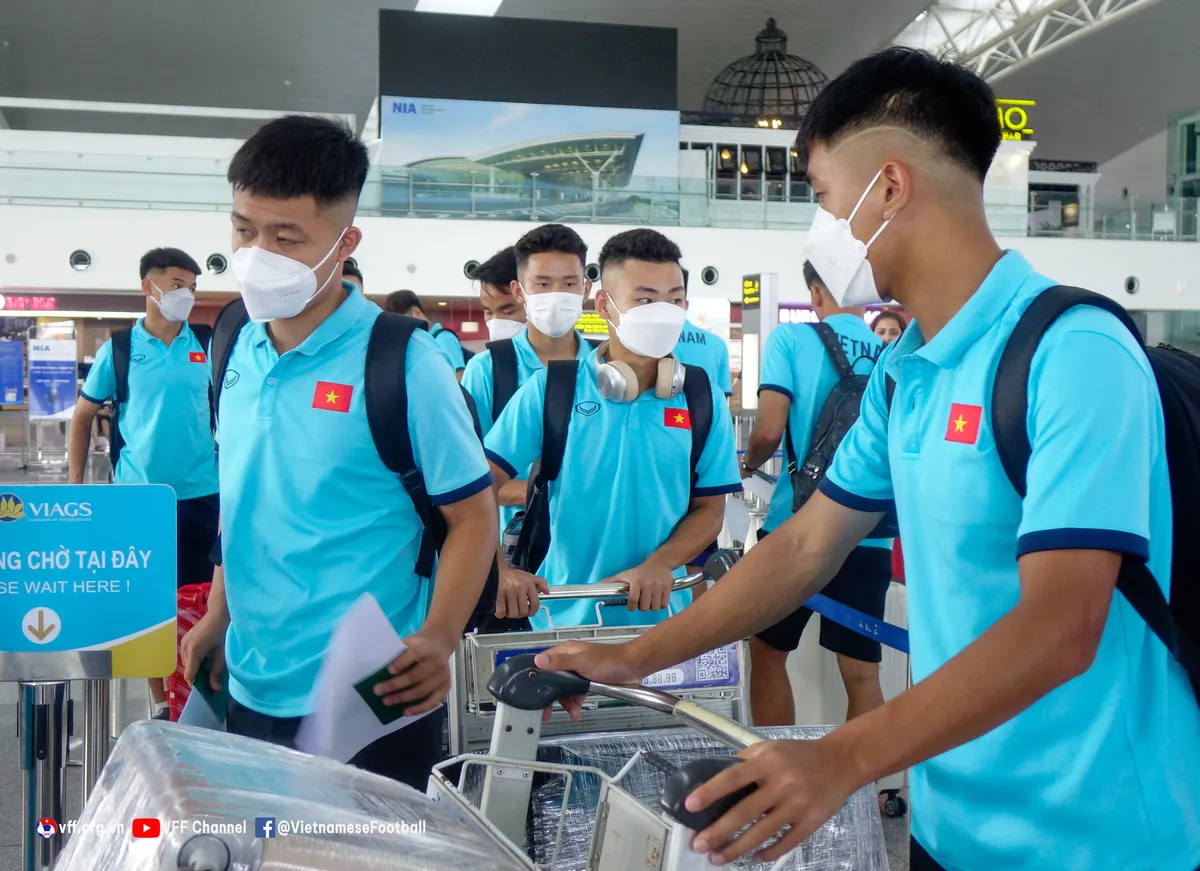 ĐT U19 Việt Nam lên đường sang Indonesia thi đấu Giải vô địch U19 Đông Nam Á 2022 - Ảnh 6. ĐT U19 Việt Nam lên đường sang Indonesia thi đấu Giải vô địch U19 Đông Nam Á 2022 - Ảnh 6.