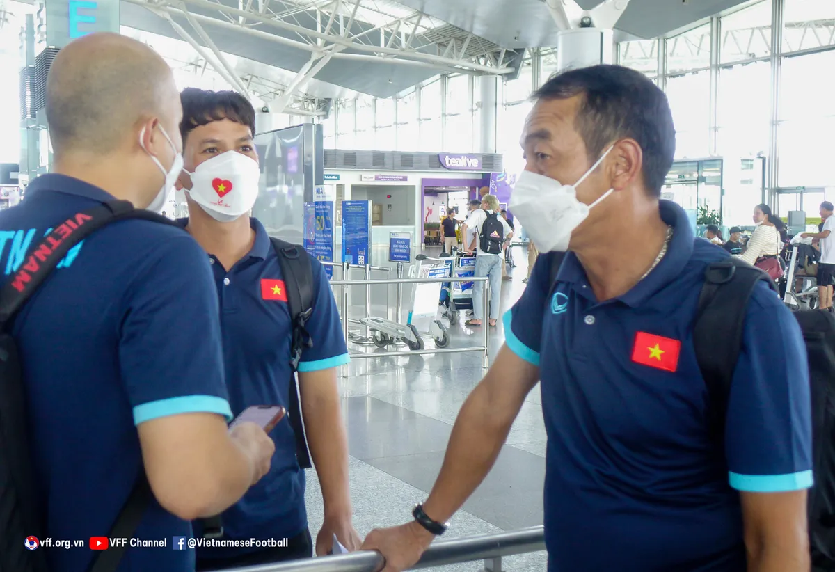 ĐT U19 Việt Nam lên đường sang Indonesia thi đấu Giải vô địch U19 Đông Nam Á 2022 - Ảnh 7. ĐT U19 Việt Nam lên đường sang Indonesia thi đấu Giải vô địch U19 Đông Nam Á 2022 - Ảnh 7.