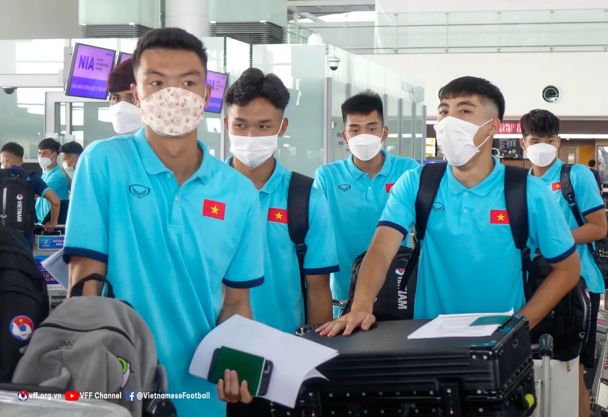 ĐT U19 Việt Nam lên đường sang Indonesia thi đấu Giải vô địch U19 Đông Nam Á 2022 - Ảnh 8. ĐT U19 Việt Nam lên đường sang Indonesia thi đấu Giải vô địch U19 Đông Nam Á 2022 - Ảnh 8.