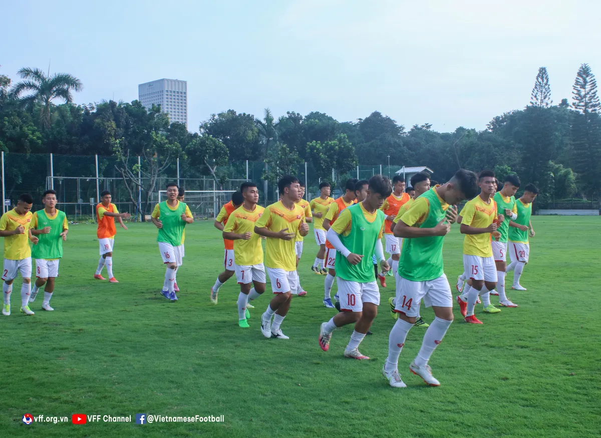 ĐT U19 Việt Nam tập buổi đầu tiên tại Jakarta - Ảnh 1. ĐT U19 Việt Nam tập buổi đầu tiên tại Jakarta - Ảnh 1.