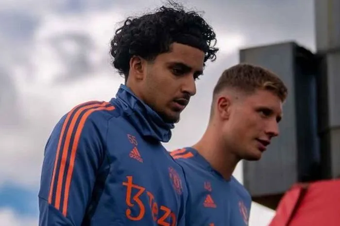 Manchester United ký hợp đồng mới với tuyển thủ ĐT Iraq - Ảnh 3. Manchester United ký hợp đồng mới với tuyển thủ ĐT Iraq - Ảnh 3.