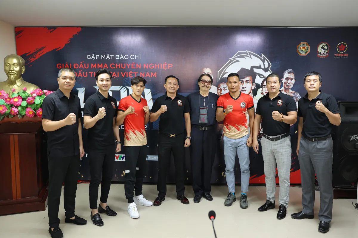 Nguyễn Trần Duy Nhất, Trần Quang Lộc dự giải MMA chuy&ecirc;n nghiệp đầu ti&ecirc;n tại Việt Nam - Ảnh 1.