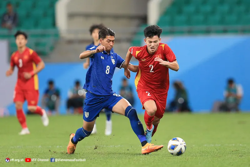 U23 Việt Nam bị chia điểm đáng tiếc trước Thái Lan trong trận ra quân - Ảnh 1. U23 Việt Nam bị chia điểm đáng tiếc trước Thái Lan trong trận ra quân - Ảnh 1.