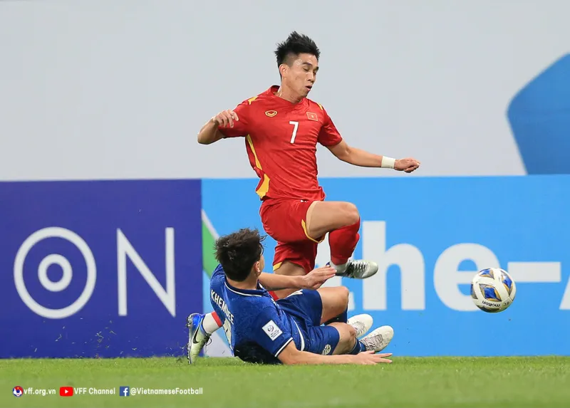 U23 Việt Nam bị chia điểm đáng tiếc trước Thái Lan trong trận ra quân - Ảnh 3. U23 Việt Nam bị chia điểm đáng tiếc trước Thái Lan trong trận ra quân - Ảnh 3.