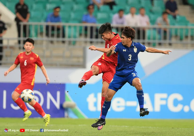 U23 Việt Nam bị chia điểm đáng tiếc trước Thái Lan trong trận ra quân - Ảnh 4. U23 Việt Nam bị chia điểm đáng tiếc trước Thái Lan trong trận ra quân - Ảnh 4.