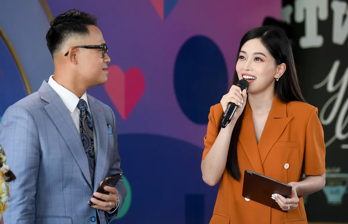 Á hậu Phương Nga cô đơn giữa dàn MC chuẩn bỉm sữa - Ảnh 6. Á hậu Phương Nga cô đơn giữa dàn MC chuẩn bỉm sữa - Ảnh 6.