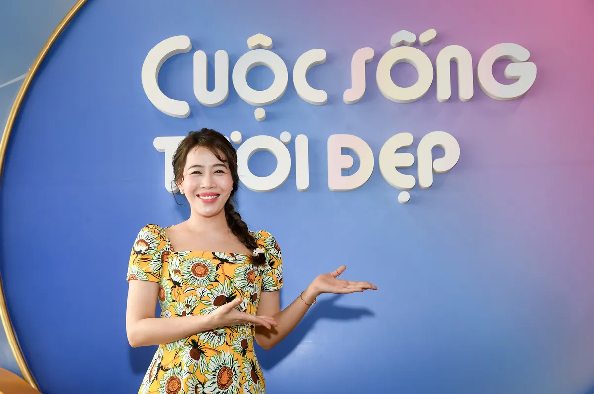 Á hậu Phương Nga cô đơn giữa dàn MC chuẩn bỉm sữa - Ảnh 37. Á hậu Phương Nga cô đơn giữa dàn MC chuẩn bỉm sữa - Ảnh 37.