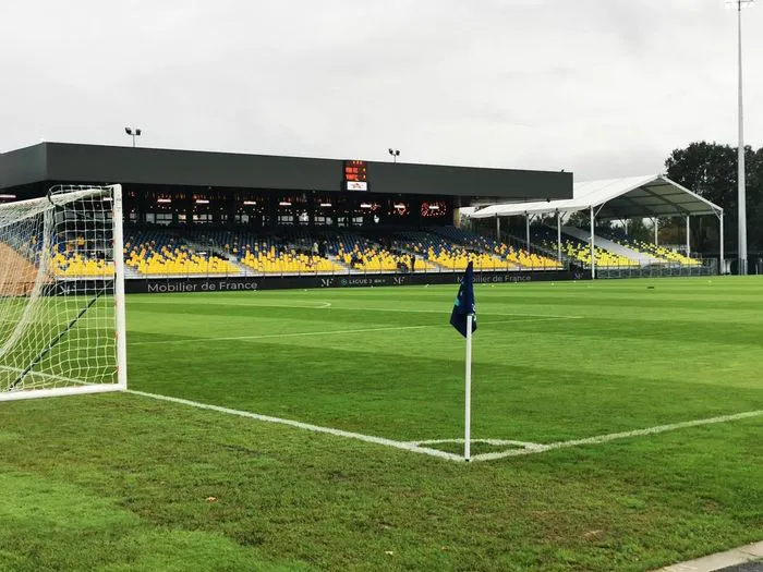 Cận cảnh SVĐ Pau FC, nơi Quang Hải sắp thi đấu - Ảnh 1.