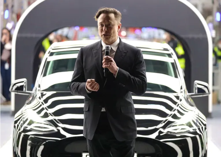 Tỷ phú Elon Musk muốn cắt giảm 10% nhân sự tại Tesla - Ảnh 1.