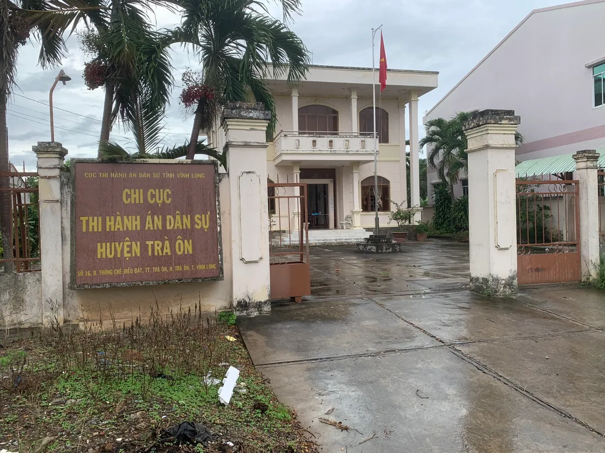 Vụ án tranh chấp lối đi tại Vĩnh Long: Cần nghiêm chỉnh thi hành bản án đã có hiệu lực pháp luật - Ảnh 2.