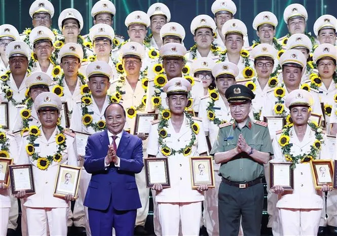 Tôn vinh 63 Trưởng Công an xã tiêu biểu “sống trong lòng dân” - Ảnh 2.