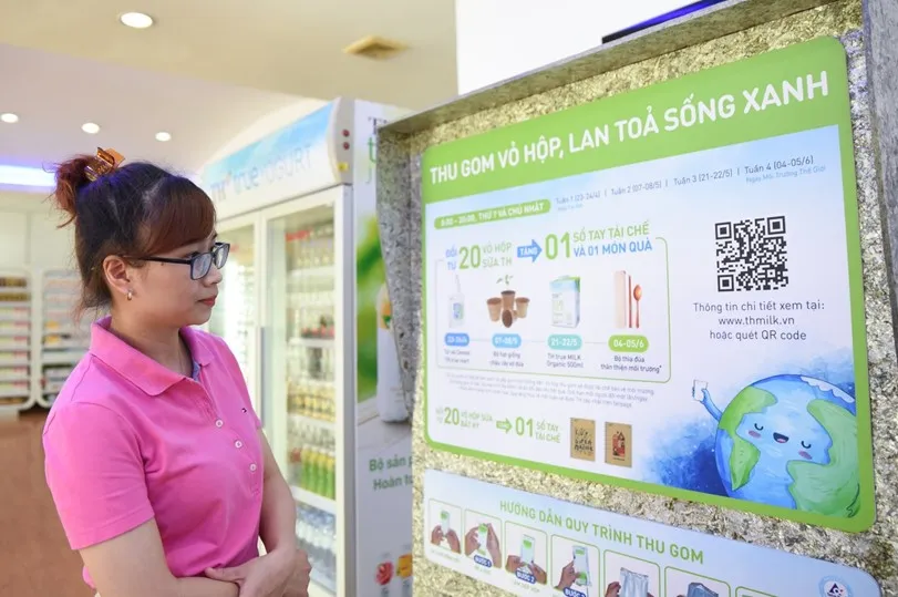 Khách hàng hào hứng đổi vỏ hộp sữa lấy set quà thiết thực - Ảnh 2.