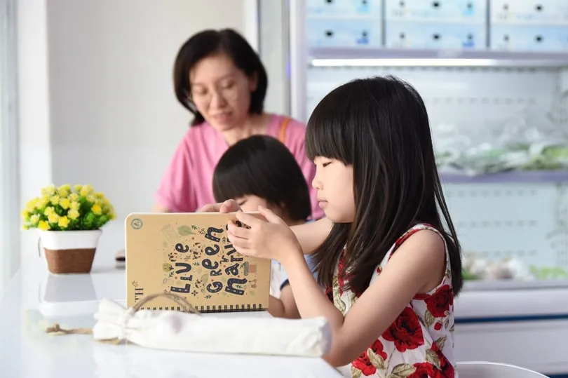 Khách hàng hào hứng đổi vỏ hộp sữa lấy set quà thiết thực - Ảnh 7.