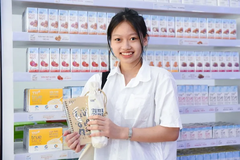Khách hàng hào hứng đổi vỏ hộp sữa lấy set quà thiết thực - Ảnh 8.