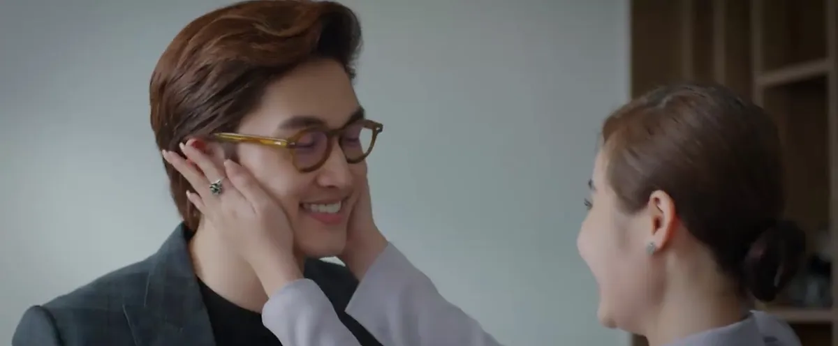 Thương ng&agrave;y nắng về 2 - Tập 30: B&agrave; Nhung sốc nh&igrave;n Trang h&ocirc;n Duy - Ảnh 1.