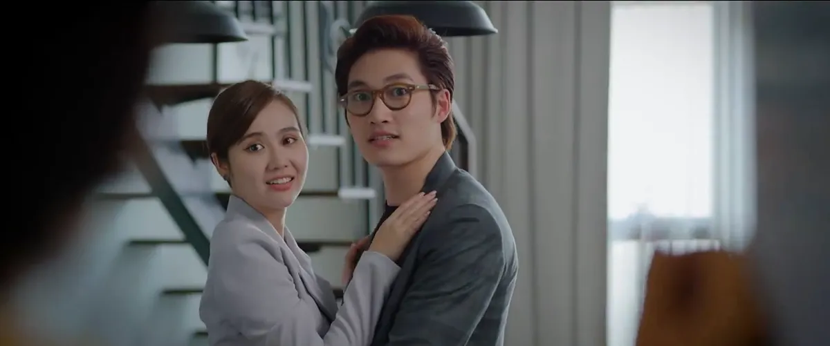 Thương ng&agrave;y nắng về 2 - Tập 30: B&agrave; Nhung sốc nh&igrave;n Trang h&ocirc;n Duy - Ảnh 5.