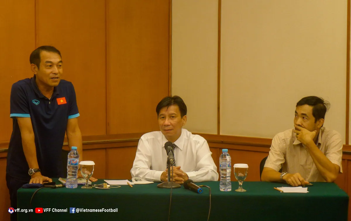 Đại sứ Việt Nam tại Indonesia gặp mặt, động viên Đội tuyển U19 Việt Nam - Ảnh 1. Đại sứ Việt Nam tại Indonesia gặp mặt, động viên Đội tuyển U19 Việt Nam - Ảnh 1.