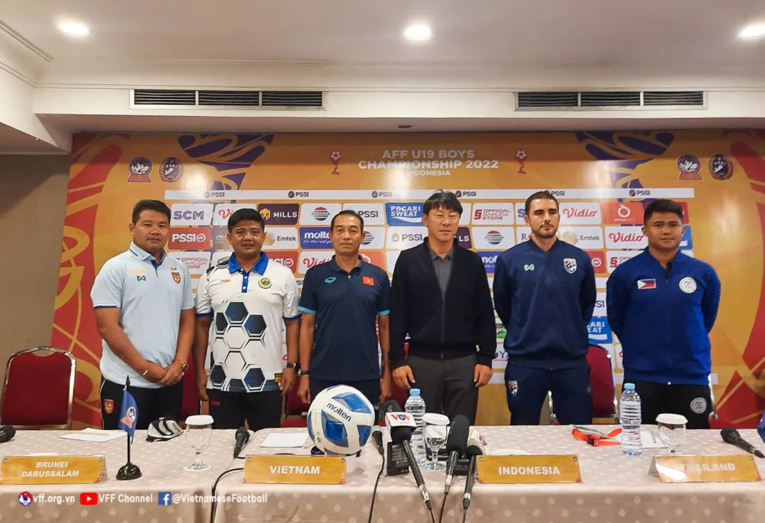 HLV Đinh Thế Nam: “U19 Việt Nam sẽ nỗ lực để cống hiến những trận đấu đẹp mắt cho khán giả” - Ảnh 2. HLV Đinh Thế Nam: “U19 Việt Nam sẽ nỗ lực để cống hiến những trận đấu đẹp mắt cho khán giả” - Ảnh 2.