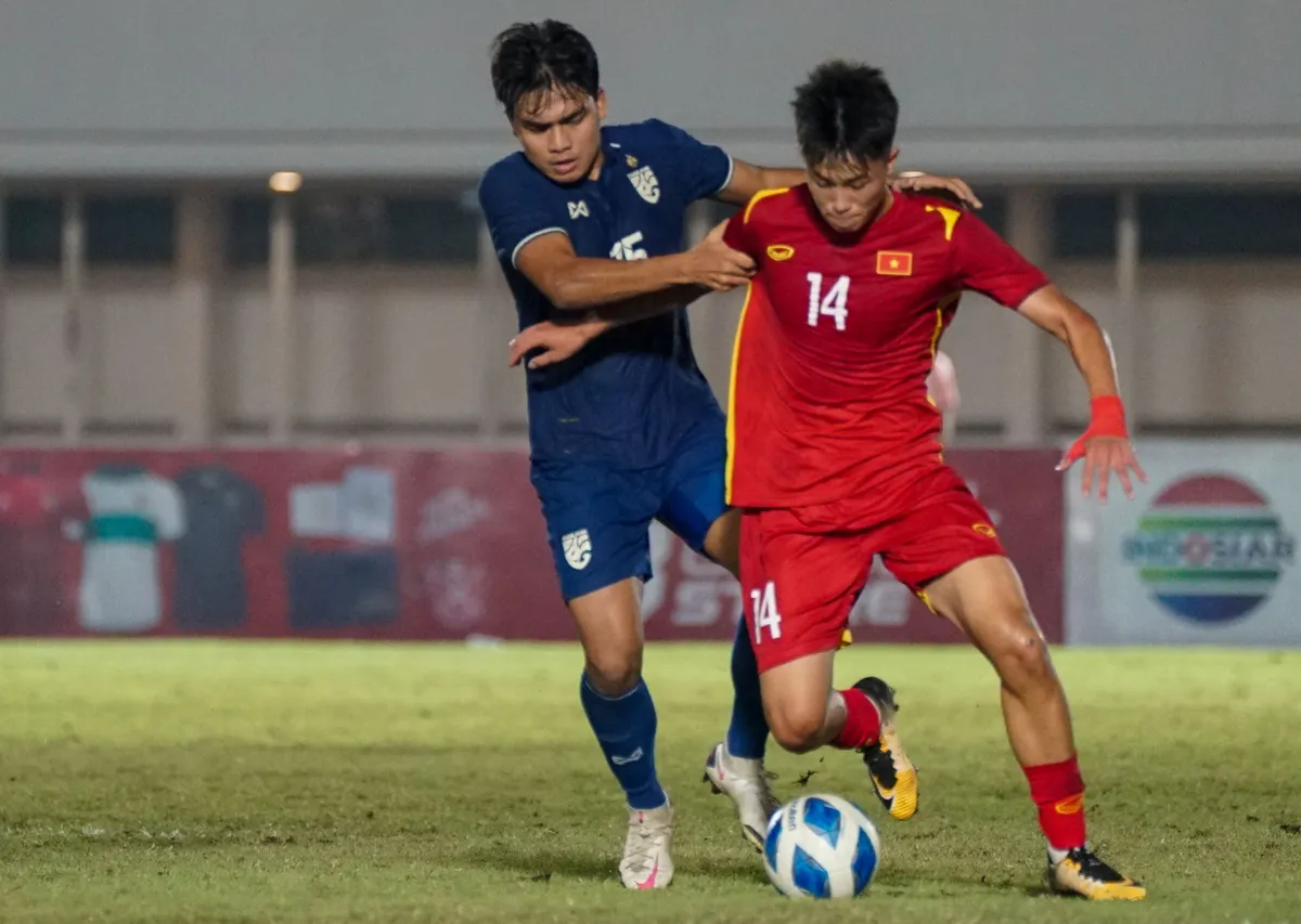 Ngược dòng giành 1 điểm trước U19 Thái Lan, U19 Việt Nam vào bán kết giải U19 ĐNÁ - Ảnh 1. Ngược dòng giành 1 điểm trước U19 Thái Lan, U19 Việt Nam vào bán kết giải U19 ĐNÁ - Ảnh 1.