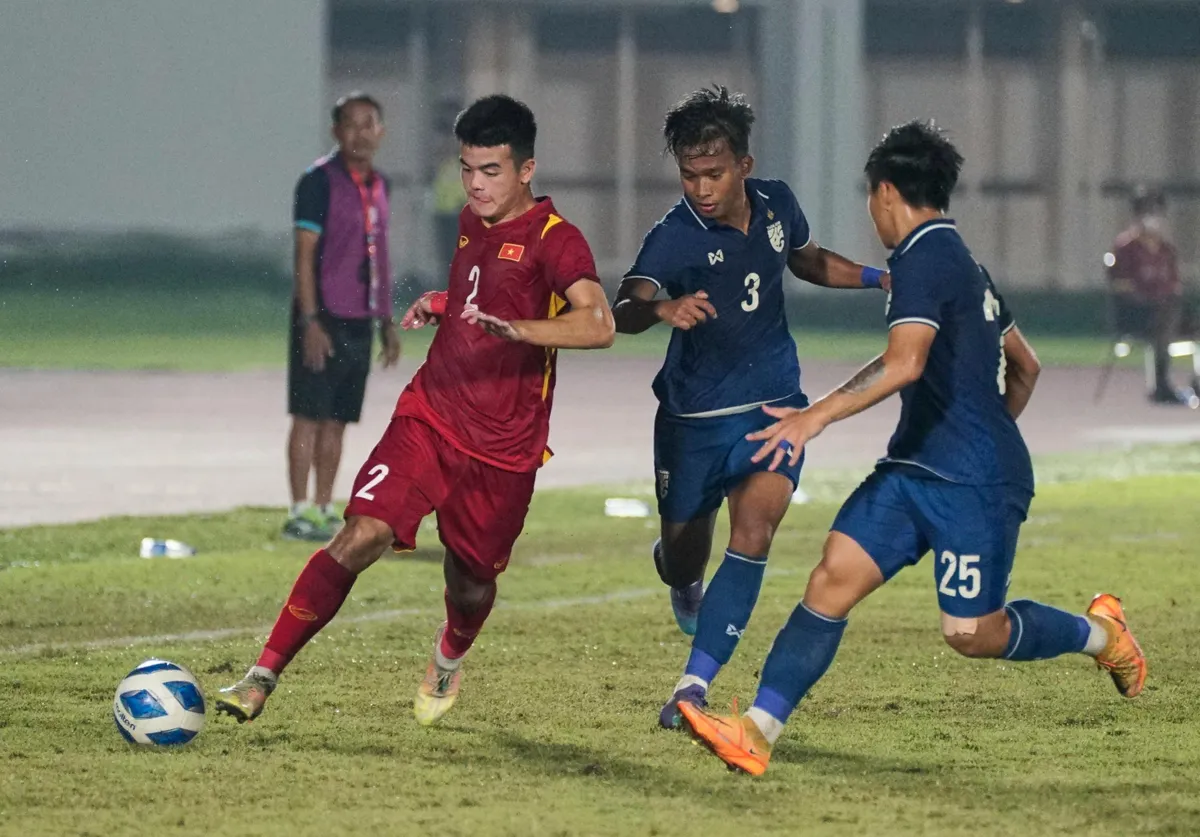 Ngược dòng giành 1 điểm trước U19 Thái Lan, U19 Việt Nam vào bán kết giải U19 ĐNÁ - Ảnh 2. Ngược dòng giành 1 điểm trước U19 Thái Lan, U19 Việt Nam vào bán kết giải U19 ĐNÁ - Ảnh 2.