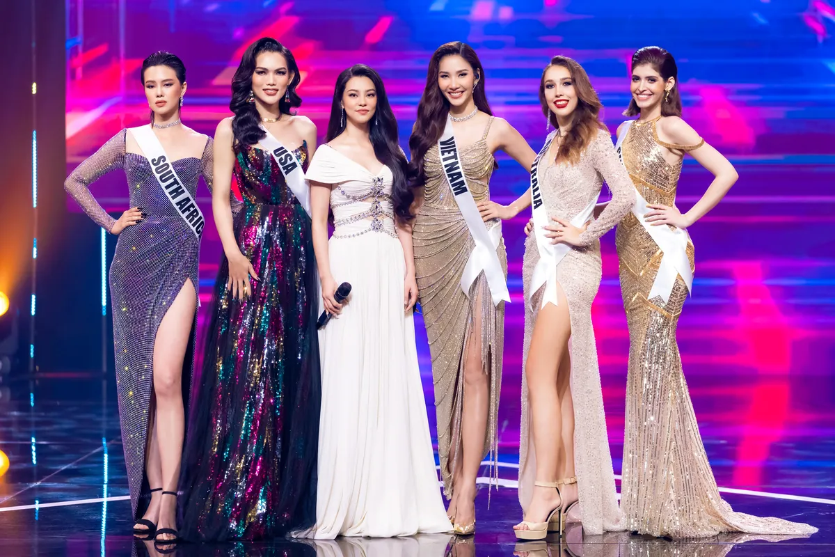 Hoàng Thùy tái hiện sân khấu Miss Universe 2019 tại Trời sinh một cặp - Ảnh 6.