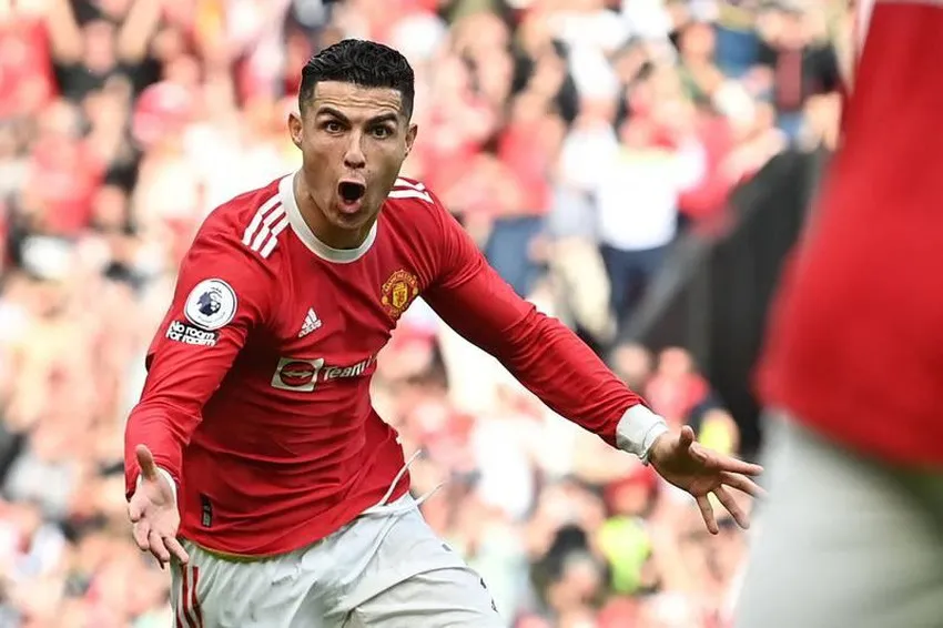 Cristiano Ronaldo đ&atilde; được đề nghị chuyển tới PSG nhưng anh ấy đ&atilde; bị từ chối - Ảnh 1.