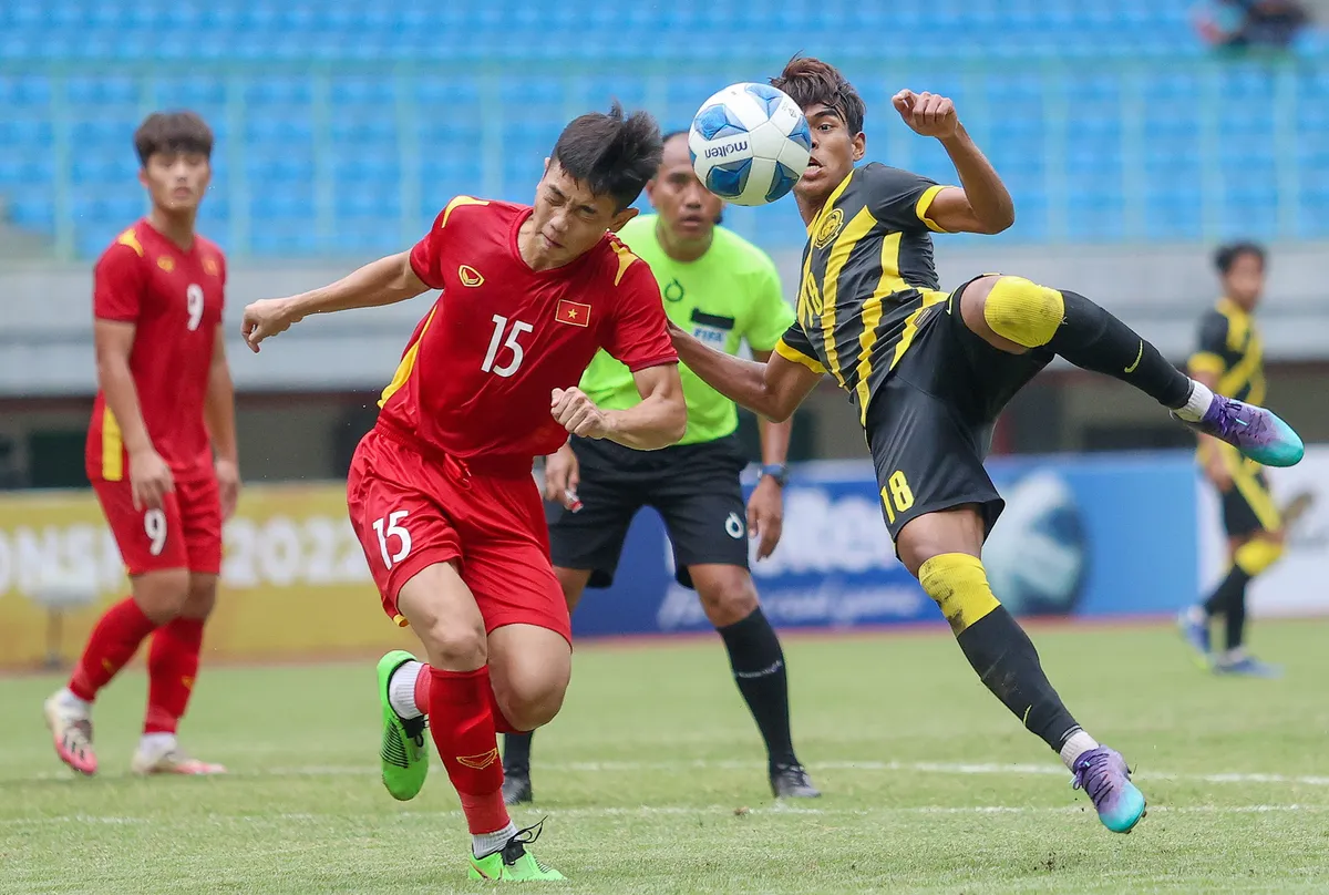 Thua đậm U19 Malaysia, U19 Việt Nam mất vé vào chung kết U19 Đông Nam Á 2022 - Ảnh 1. Thua đậm U19 Malaysia, U19 Việt Nam mất vé vào chung kết U19 Đông Nam Á 2022 - Ảnh 1.