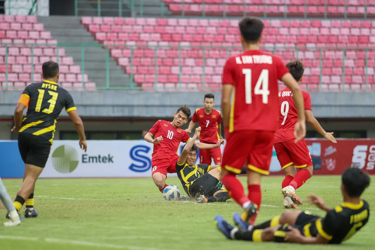 Thua đậm U19 Malaysia, U19 Việt Nam mất vé vào chung kết U19 Đông Nam Á 2022 - Ảnh 5. Thua đậm U19 Malaysia, U19 Việt Nam mất vé vào chung kết U19 Đông Nam Á 2022 - Ảnh 5.