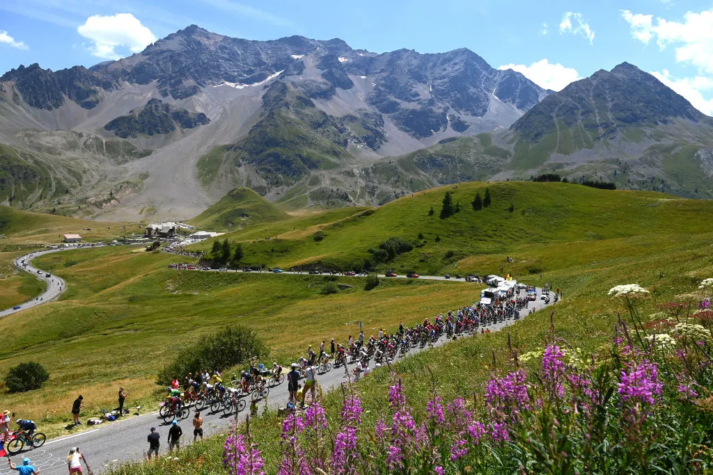 Tom Pidcock giành chiến thắng chặng 12 Tour de France 2022 - Ảnh 1. Tom Pidcock giành chiến thắng chặng 12 Tour de France 2022 - Ảnh 1.