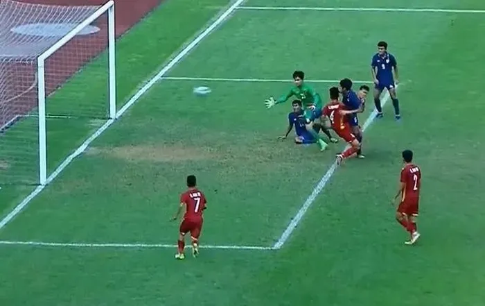 Thắng nghẹt thở U19 Thái Lan, U19 Việt Nam giành hạng ba U19 Đông Nam Á 2022 - Ảnh 2. Thắng nghẹt thở U19 Thái Lan, U19 Việt Nam giành hạng ba U19 Đông Nam Á 2022 - Ảnh 2.