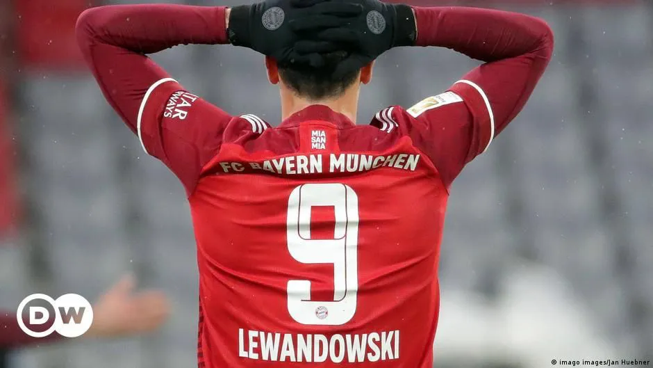 Bayern chính thức chia tay Lewandowski, không chiêu mộ Ronaldo: Báo chí châu Âu nói gì? - Ảnh 2. Bayern chính thức chia tay Lewandowski, không chiêu mộ Ronaldo: Báo chí châu Âu nói gì? - Ảnh 2.
