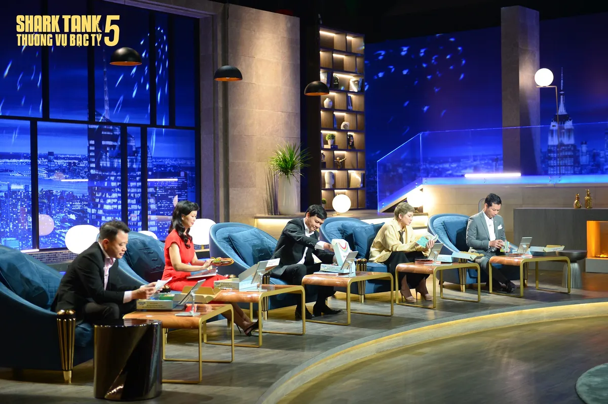 Shark Tank: MC Minh Trang - Bà mẹ 4 con gọi vốn, khiến dàn cá mập tranh cãi vì điều này - Ảnh 7.