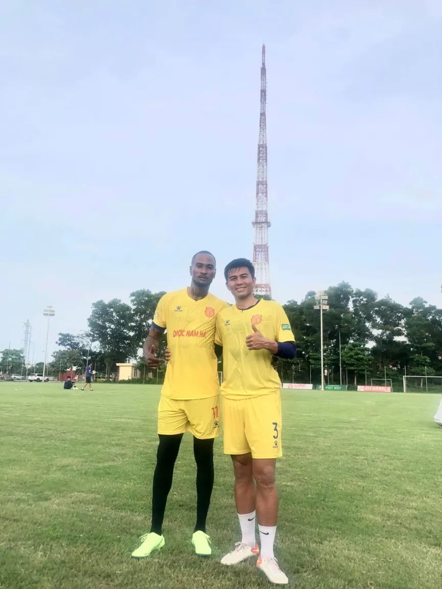 Andre Fagan chuẩn bị tái xuất V.League - Ảnh 2. Andre Fagan chuẩn bị tái xuất V.League - Ảnh 2.