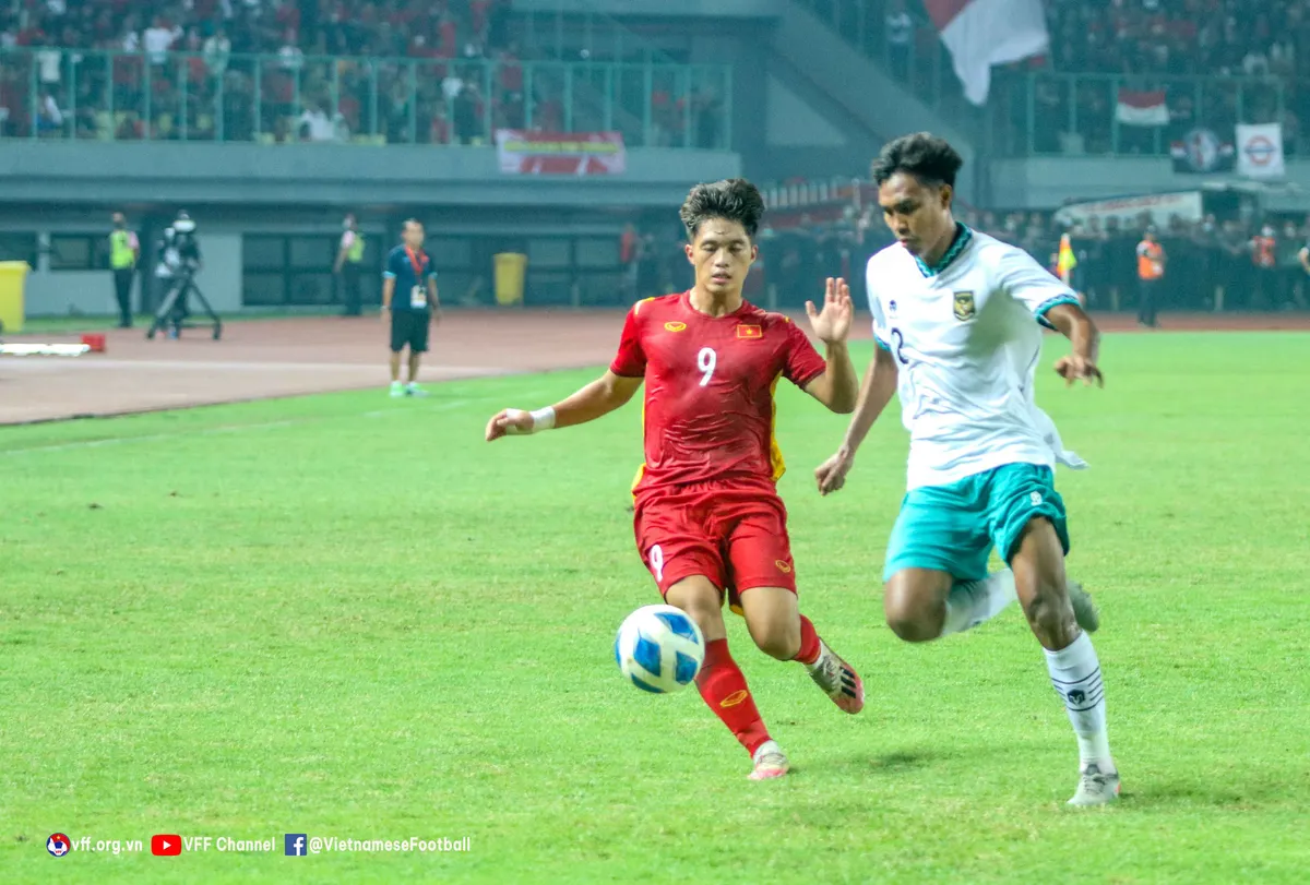 U19 Việt Nam chia điểm với U19 Indonesia trong trận ra quân tại bảng A - Ảnh 1. U19 Việt Nam chia điểm với U19 Indonesia trong trận ra quân tại bảng A - Ảnh 1.