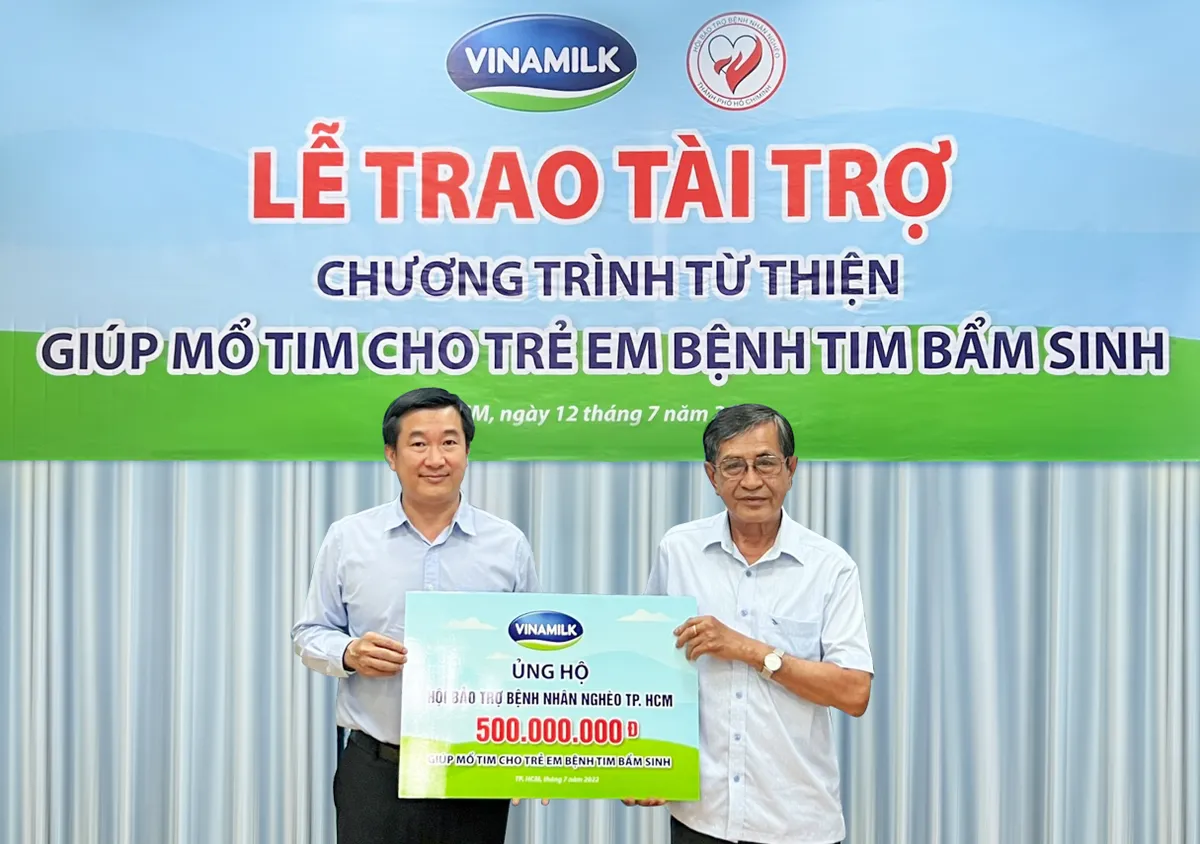 Vinamilk tiếp tục hỗ trợ phẫu thuật tim và mắt cho trẻ em khó khăn - Ảnh 1.