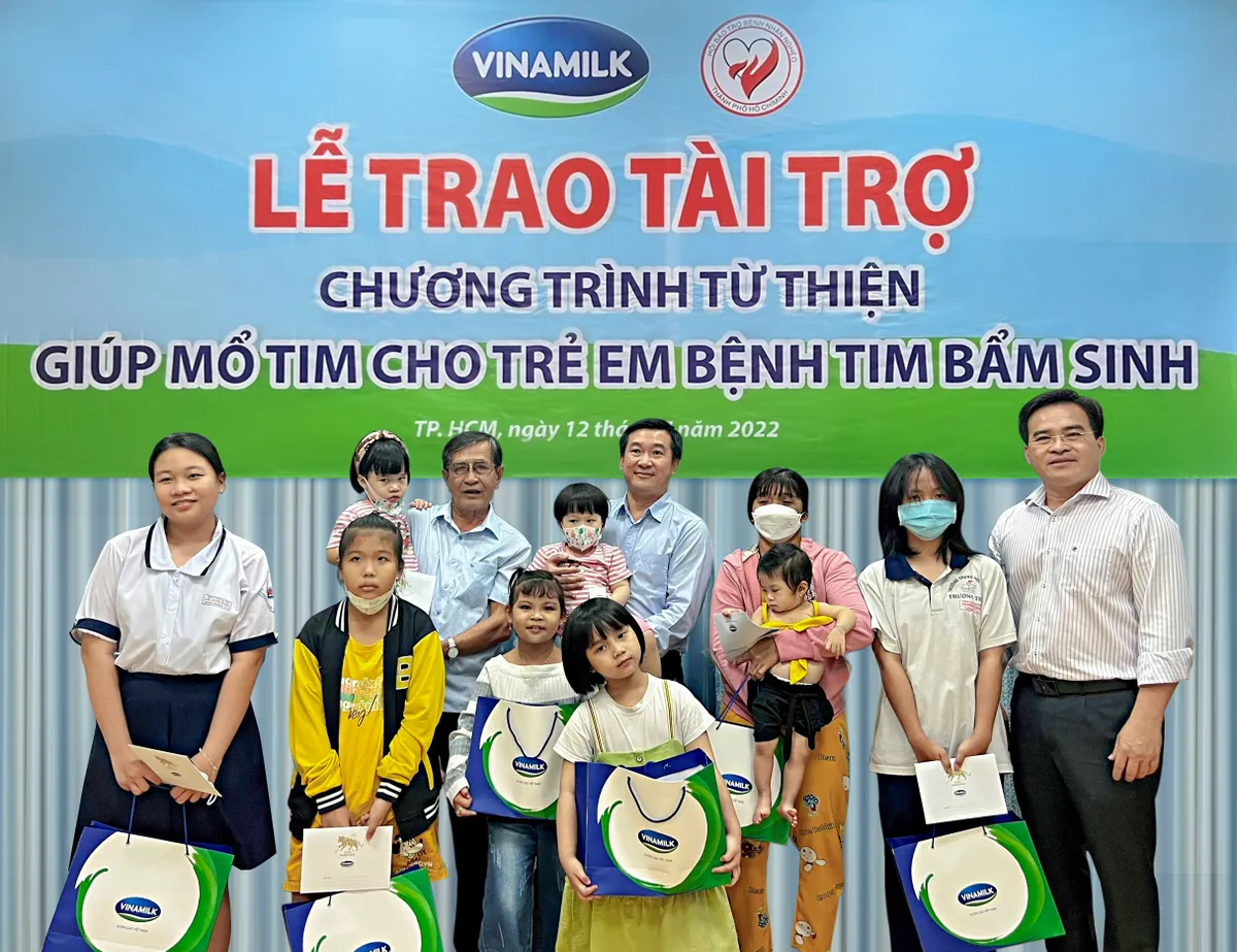 Vinamilk tiếp tục hỗ trợ phẫu thuật tim và mắt cho trẻ em khó khăn - Ảnh 3.