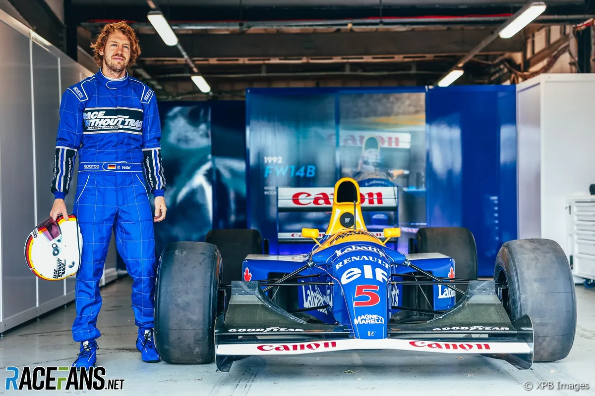 Sebastian Vettel và sở thích lái những chiếc xe huyền thoại - Ảnh 2. Sebastian Vettel và sở thích lái những chiếc xe huyền thoại - Ảnh 2.