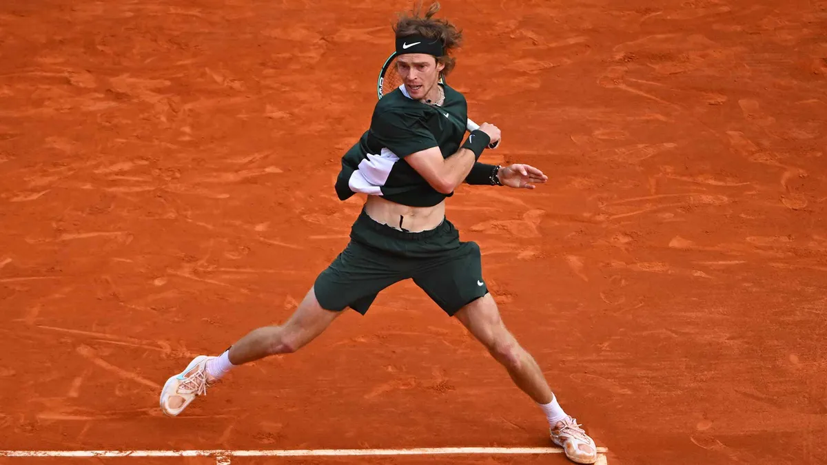 Andrey Rublev vào vòng 2 giải quần vợt Hamburg mở rộng - Ảnh 1. Andrey Rublev vào vòng 2 giải quần vợt Hamburg mở rộng - Ảnh 1.
