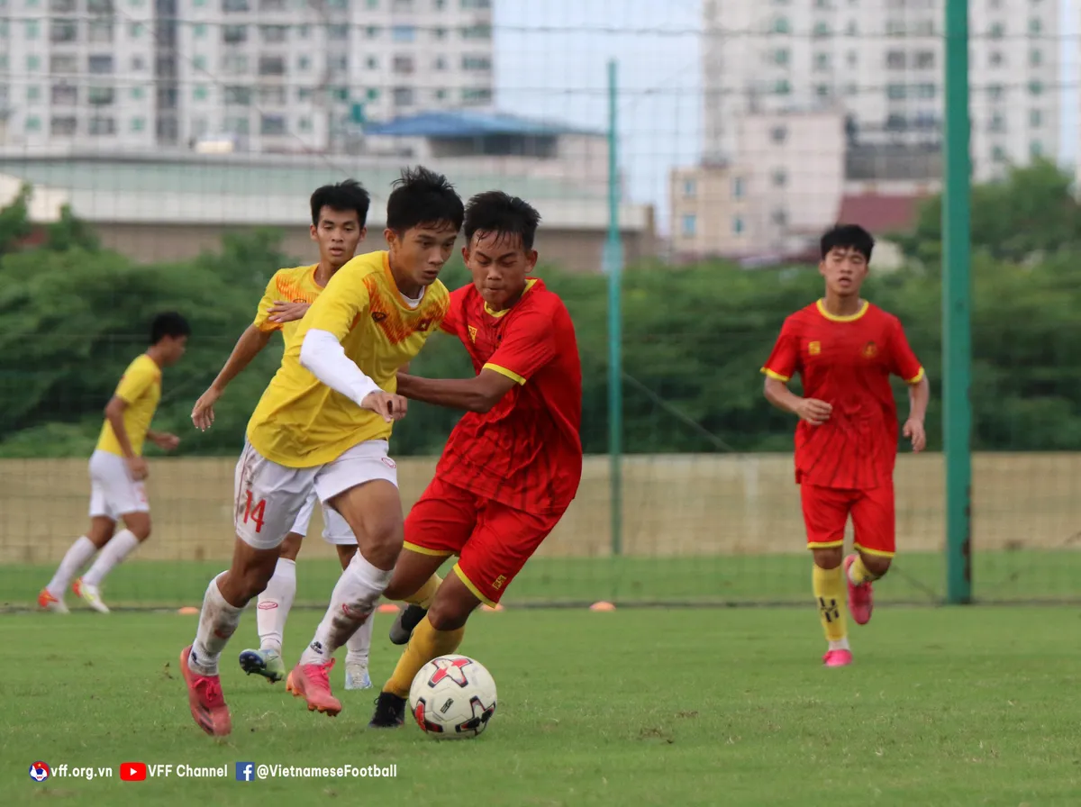 Đấu tập | U16 Việt Nam thắng U19 CAND 6-4 sau 135 phút - Ảnh 1. Đấu tập | U16 Việt Nam thắng U19 CAND 6-4 sau 135 phút - Ảnh 1.
