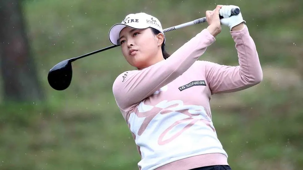 Brooke Henderson dẫn đầu sau vòng 3 giải golf Evian Championship - Ảnh 1. Brooke Henderson dẫn đầu sau vòng 3 giải golf Evian Championship - Ảnh 1.