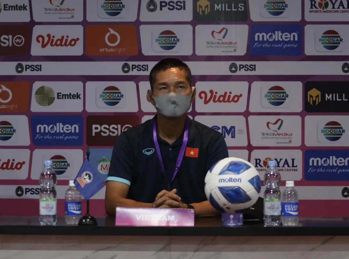 HLV Akira Ijiri: Giải đấu này là cơ hội để đội tích luỹ kinh nghiệm - Ảnh 1. HLV Akira Ijiri: Giải đấu này là cơ hội để đội tích luỹ kinh nghiệm - Ảnh 1.