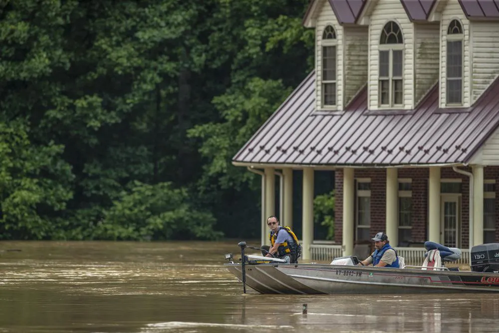 Lũ lụt ở Kentucky khiến 3 người tử vong, số người thiệt mạng có thể tiếp tục tăng - Ảnh 2.