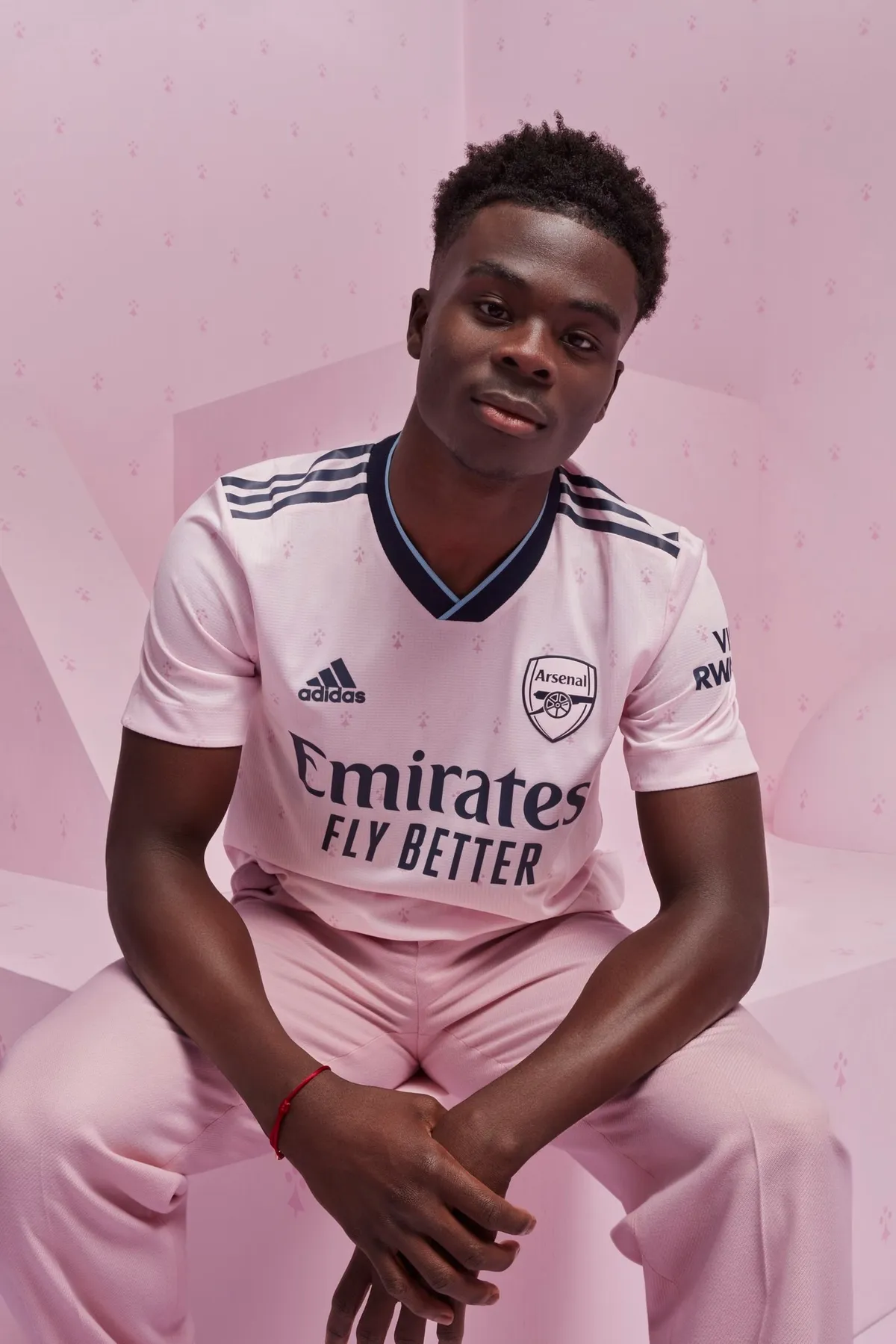 Arsenal ra mắt &aacute;o đấu m&agrave;u hồng phấn - Ảnh 3.