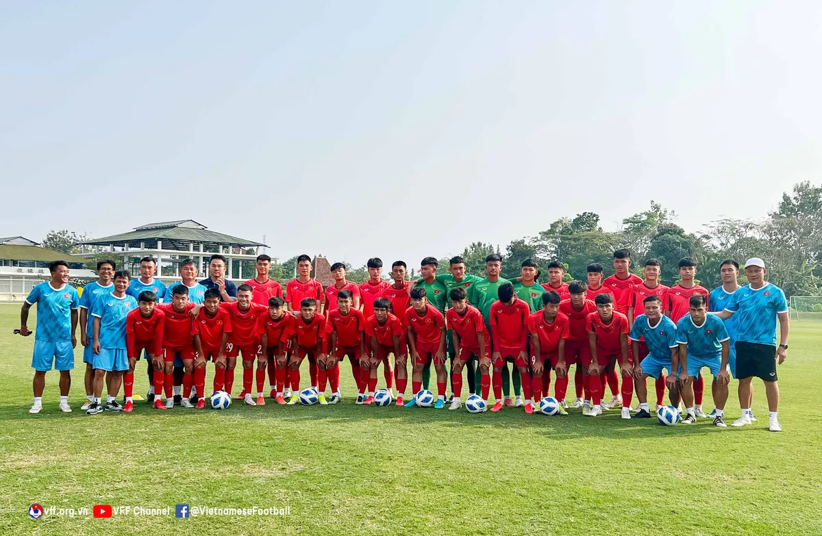 ĐT U16 Việt Nam bước vào buổi tập đầu tiên tại Indonesia - Ảnh 1. ĐT U16 Việt Nam bước vào buổi tập đầu tiên tại Indonesia - Ảnh 1.
