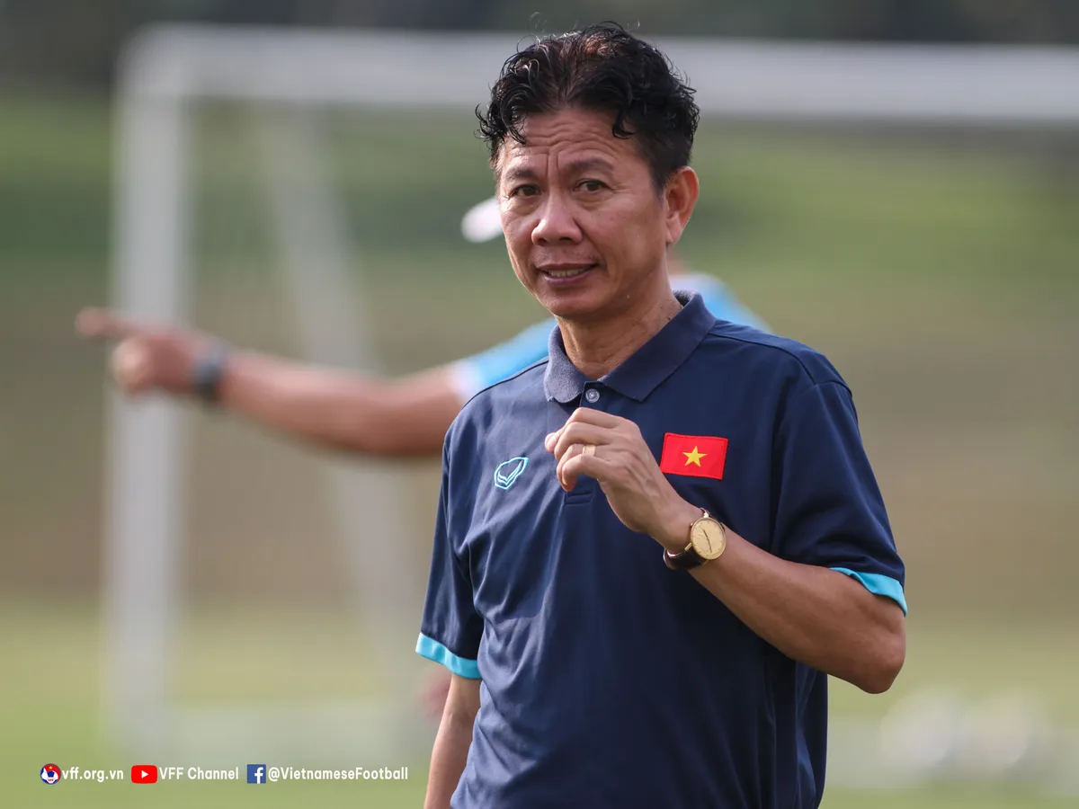ĐT U16 Việt Nam bước vào buổi tập đầu tiên tại Indonesia - Ảnh 3. ĐT U16 Việt Nam bước vào buổi tập đầu tiên tại Indonesia - Ảnh 3.