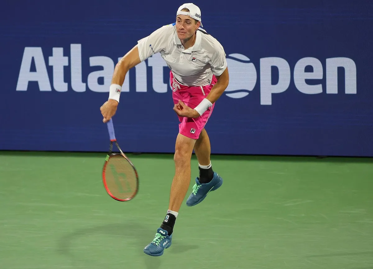 John Isner nhọc nhằn vào tứ kết Atlanta mở rộng - Ảnh 1. John Isner nhọc nhằn vào tứ kết Atlanta mở rộng - Ảnh 1.