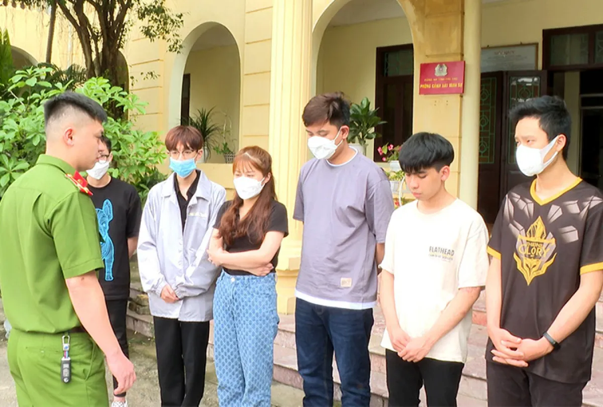 L&agrave;m thẻ ng&acirc;n h&agrave;ng để b&aacute;n, sinh vi&ecirc;n c&oacute; thể bị xử l&yacute; h&igrave;nh sự - Ảnh 2.